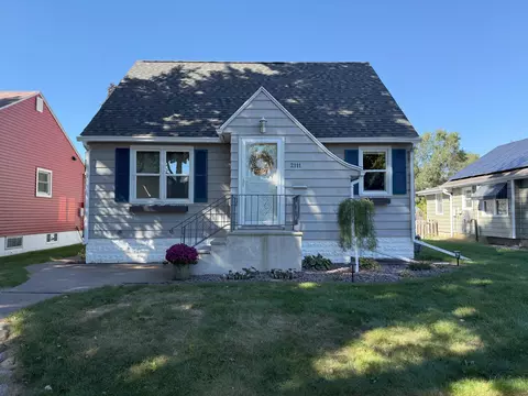 2111 Charles, La Crosse, WI 54603