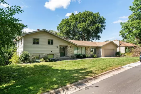 1834 Eastwood, La Crosse, WI 54601