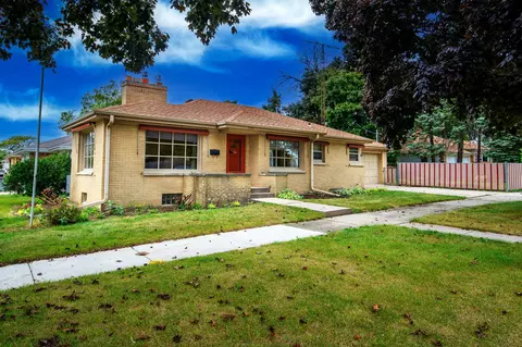 1140 Oregon, Racine, WI 53405