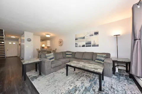 11926 W W Ml #11, Milwaukee, WI 53225