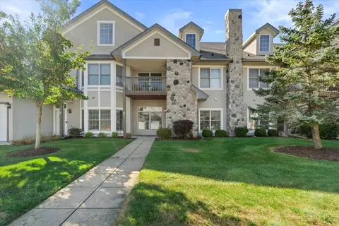 n30w23051 Pineview #2, Pewaukee, WI 53072