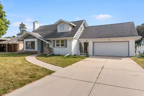 3244 N 104th, Wauwatosa, WI 53222