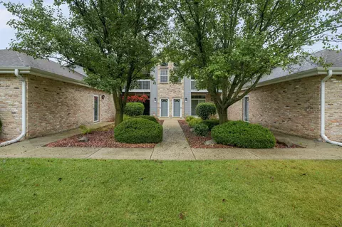 9131 S Aspen #5, Oak Creek, WI 53154
