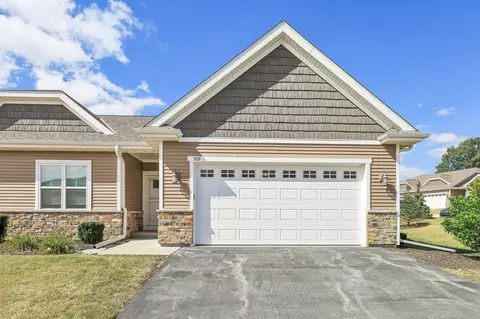 709 Keystone #903, Waukesha, WI 53189