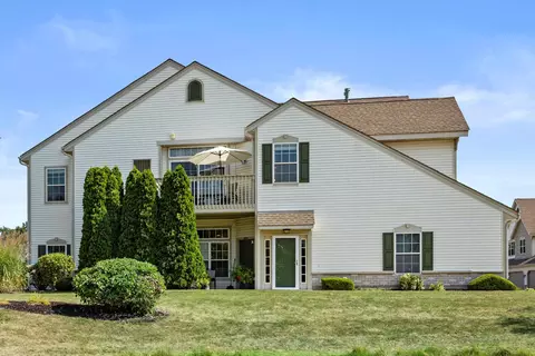 1052 Stratford #201, Mount Pleasant, WI 53406