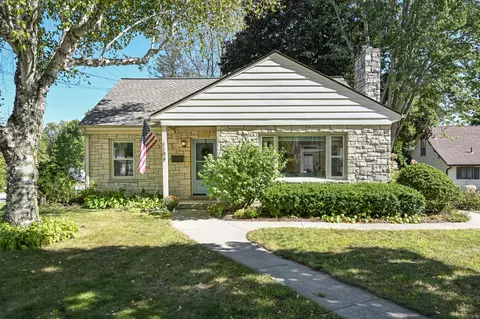 1104 9th, Grafton, WI 53024