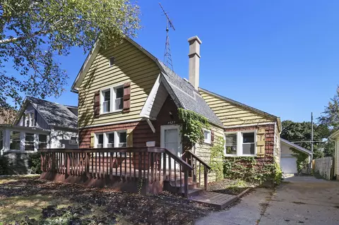 7527 5th, Kenosha, WI 53143
