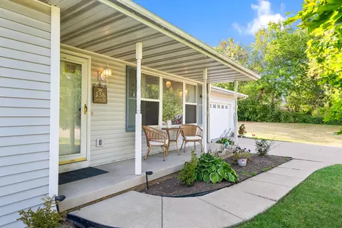 138 Carlson, Darien, WI 53114
