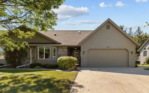 1320 Hidden Flds, West Bend, WI 53095