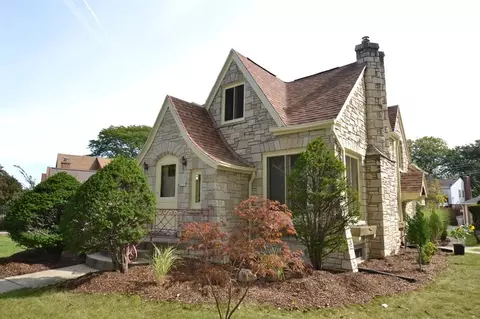 5757 W Brooklyn, Milwaukee, WI 53216