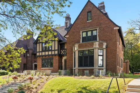2857 N N Lk #1, Milwaukee, WI 53211