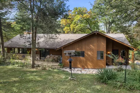 35068 Old Woods, Summit, WI 53066