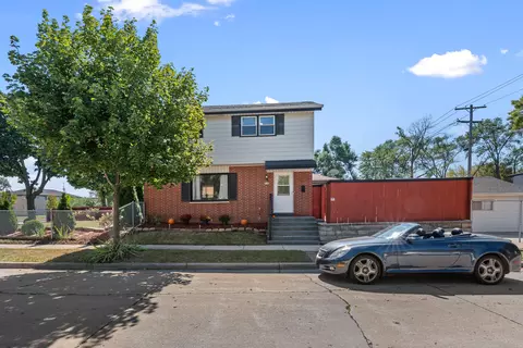 9109 W Swan, Milwaukee, WI 53225