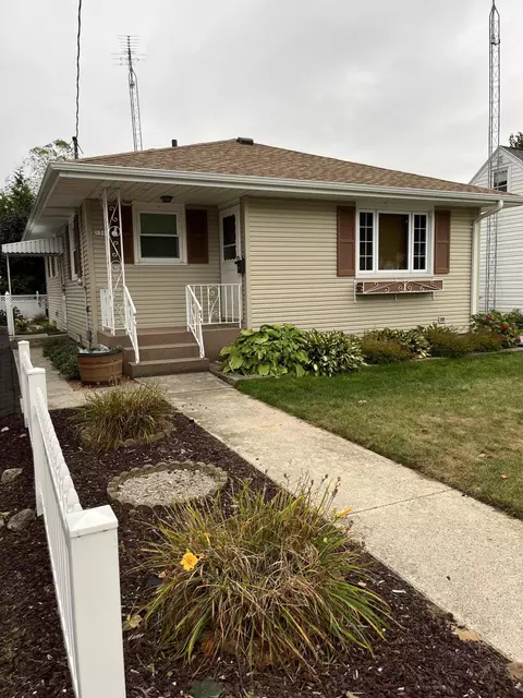 1315 Grand, Manitowoc, WI 54220