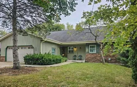 2127 Yvonne #2129, Waukesha, WI 53188