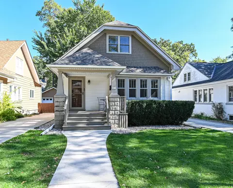 2012 Pleasant, Wauwatosa, WI 53213
