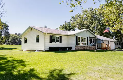 213 E State, North Prairie, WI 53153