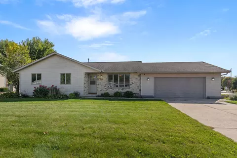 294 Mayfair, Juneau, WI 53039