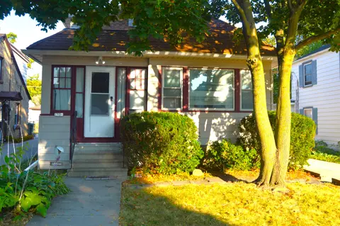 1536 S 90th, West Allis, WI 53214