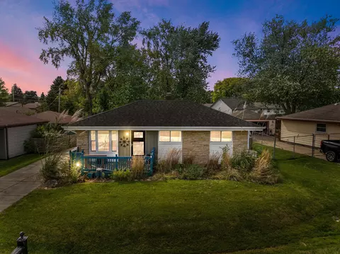 7424 Lakeshore, Racine, WI 53402