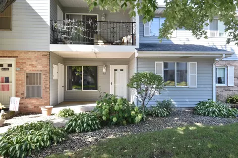 1225 N Sunnyslope #101, Mount Pleasant, WI 53406