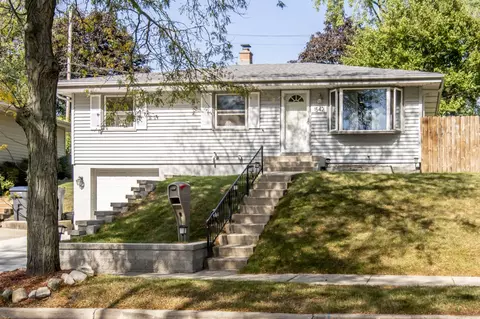 1542 Irving, Waukesha, WI 53188