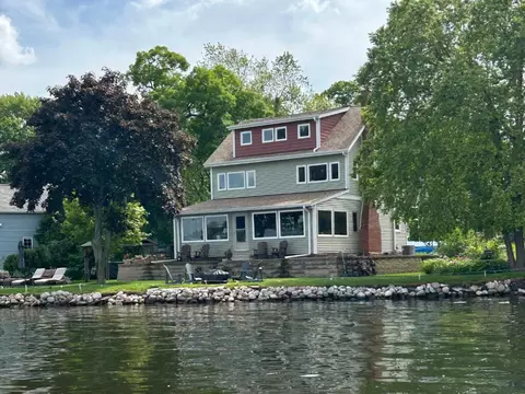 2378 Lakeview, Delafield, WI 53018