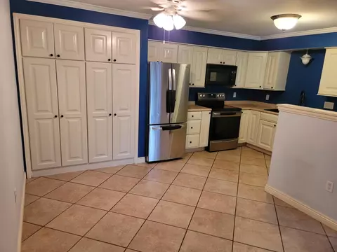 3651 E Barbara #3, Oak Creek, WI 53154