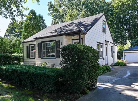 1817 N 118th, Wauwatosa, WI 53226