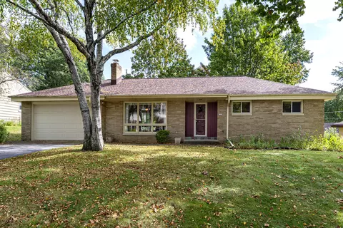 1322 N 119th, Wauwatosa, WI 53226