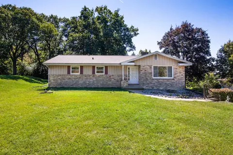 w263 Hillendale Drive, Oconomowoc, WI 53066