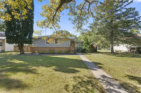 5571 S Honey Crk, Milwaukee, WI 53221