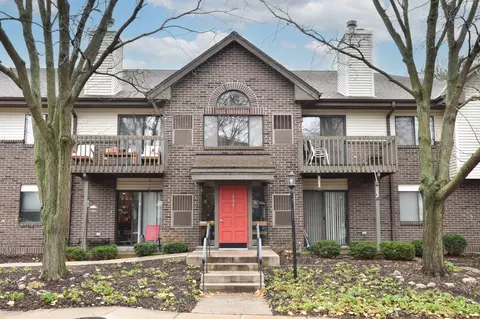 399 N Main #L, Thiensville, WI 53092