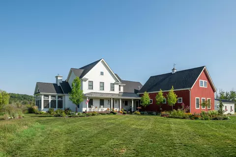 5774 Shamrock, Hubertus, WI 53033