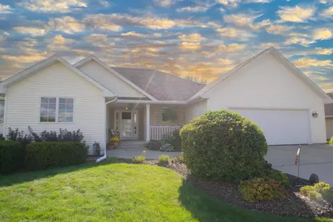 805 Fieldcrest, Watertown, WI 53094