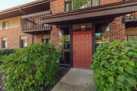 364 Park Hl #B, Pewaukee, WI 53072