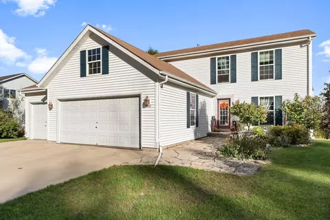 740 Hidden Lk, Slinger, WI 53086