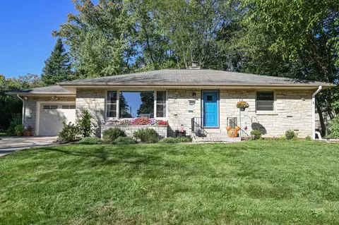 1661 N 118th, Wauwatosa, WI 53226