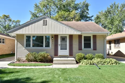 2615 N 114th, Wauwatosa, WI 53226