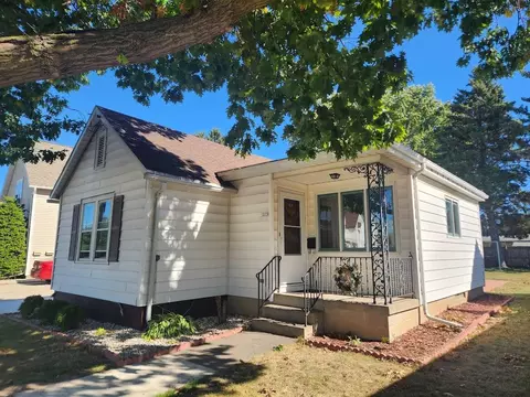 1225 S 21st, Manitowoc, WI 54220