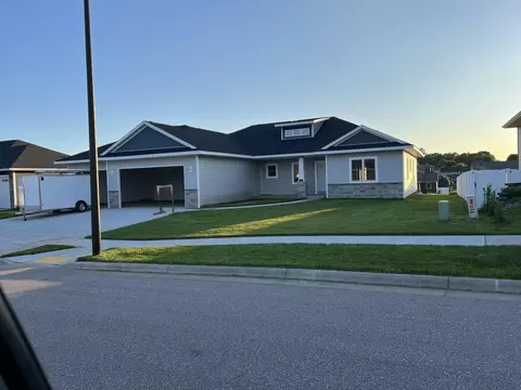512 Forest Vw, Holmen, WI 54636