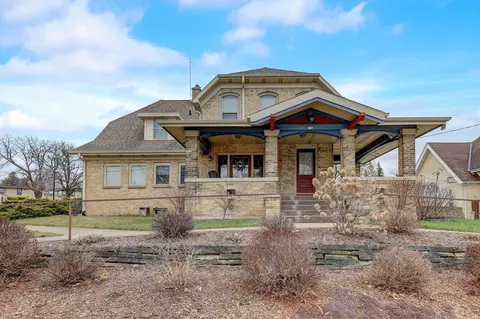 236 W State, Hartford, WI 53027