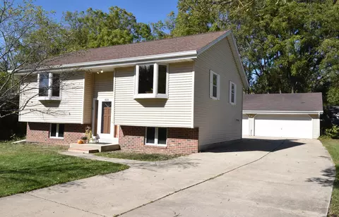 410 Wahl, Mukwonago, WI 53149