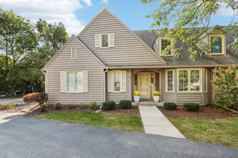 718 Elm Grv, Elm Grove, WI 53122