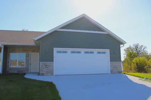 1793 Edgewood #12, Kewaskum, WI 53040