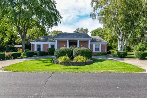 215 Hollow Crk, Wind Point, WI 53402