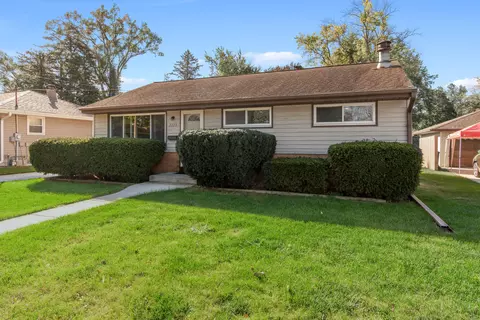 2223 Sunkist, Waukesha, WI 53188