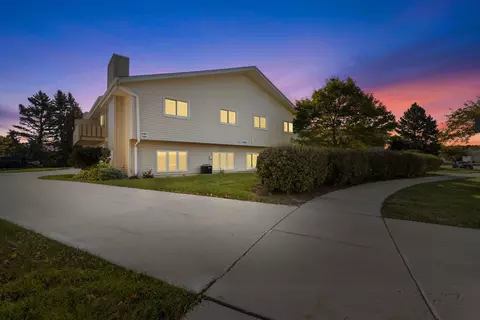 6461 S Crabapple #3, Oak Creek, WI 53154