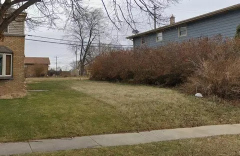 3440 W Howard, Greenfield, WI 53221