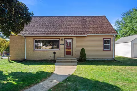 2475 S 76th, West Allis, WI 53219